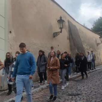 Maturanti na literárně-historické exkurzi v Praze